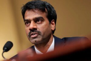 الرئيس المؤقت للأمن السيبراني في عهد ترامب قام برفع مستندات حكومية حساسة إلى ChatGPT