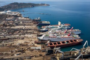 السفن القديمة تتجه إلى ساحات التكسير: ارتفاع إعادة تدوير الأساطيل العالمية بنسبة 65% في 2025 – بقلم شاشوف