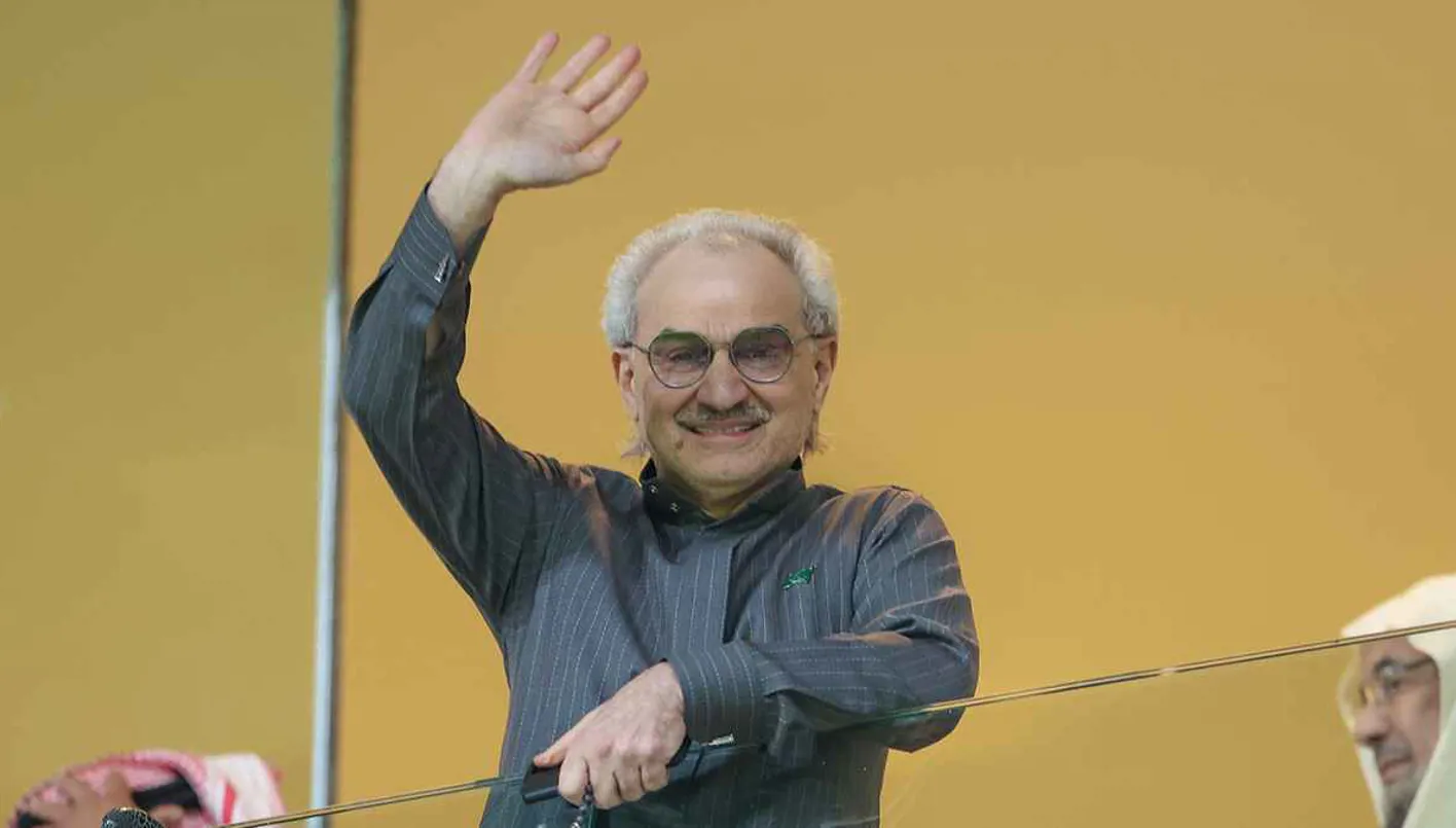 الوليد بن طلال يلبّي طلب جماهير الهلال