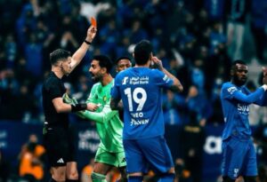 بسبب “تصرف غير لائق”.. إيقاف وتغريم حارس نادي النصر عقب مباراة الهلال (فيديو)