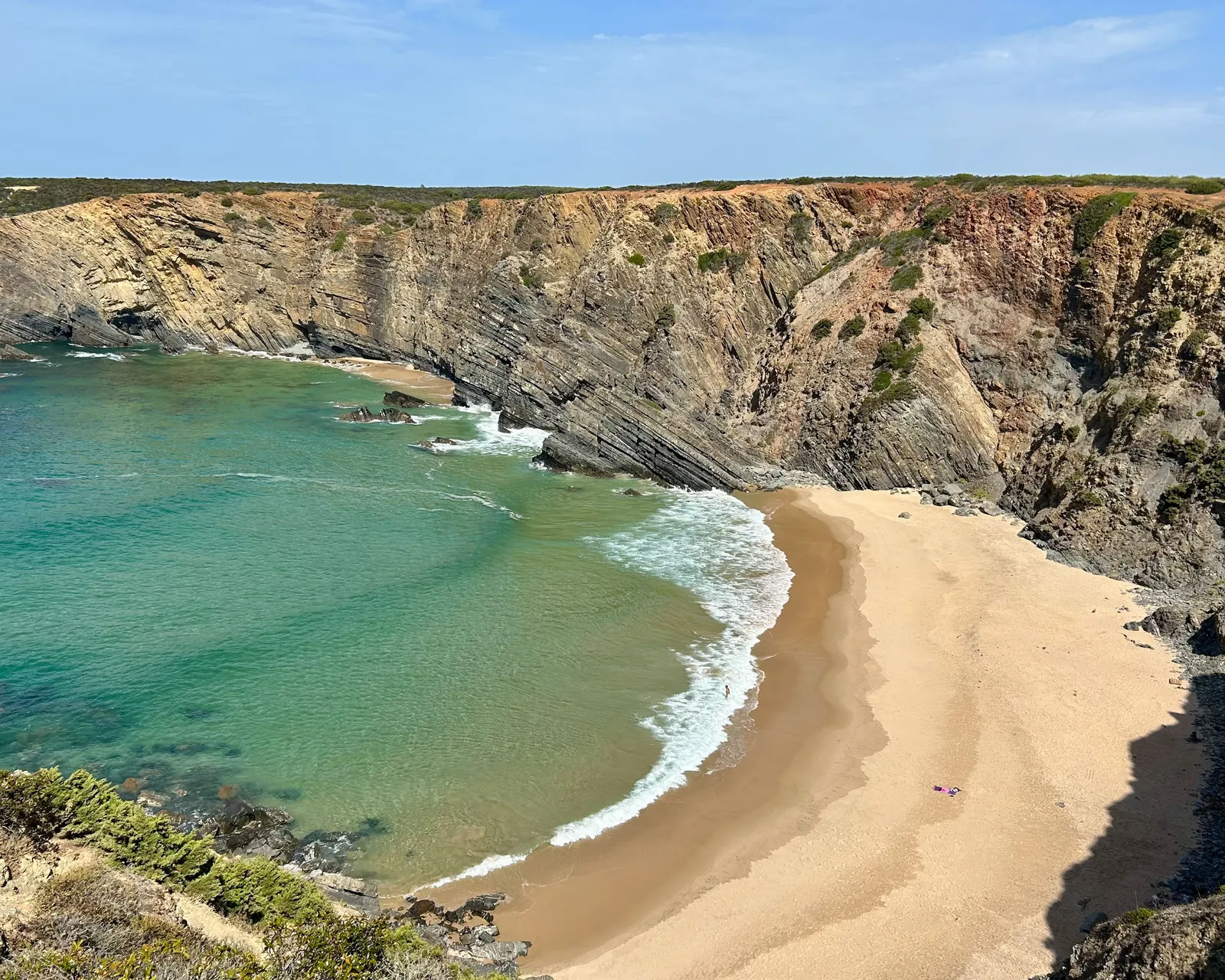 قد تحتوي الصورة على طبيعة، في الهواء الطلق، بحر، ماء، شاطئ، ساحل، خليج، منظر جوي