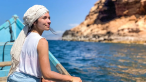 سقطرى تحت تأثير العزلة الجوية: مئات السياح الأجانب في وضعية عالقة مع تحركات أمريكية وروسية – شاشوف