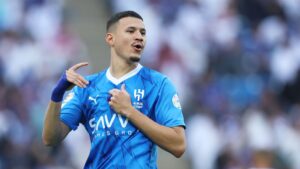 عبدالله الحمدان يفاجئ الهلال بقرار غير متوقع إثر النصر | كووورة