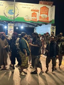 عدن: العقيد أكرم أبو البراء يقوم بزيارة تفقدية للوحدات الأمنية في ميناء عدن