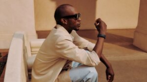 ميتا توقف التوسع الدولي لنظارات راي بان للعرض