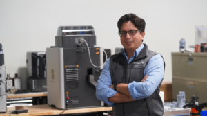 هذا المؤسس نجح في إخماد الحرائق – والآن هو بصدد إنشاء منجم ذهب للذكاء الاصطناعي