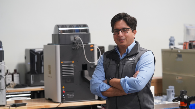 هذا المؤسس نجح في إخماد الحرائق والآن هو بصدد