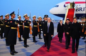 ‘هل تتجه بريطانيا نحو بكين بدلاً من واشنطن؟ كل السبل تؤدي إلى الصين’ – شاشوف