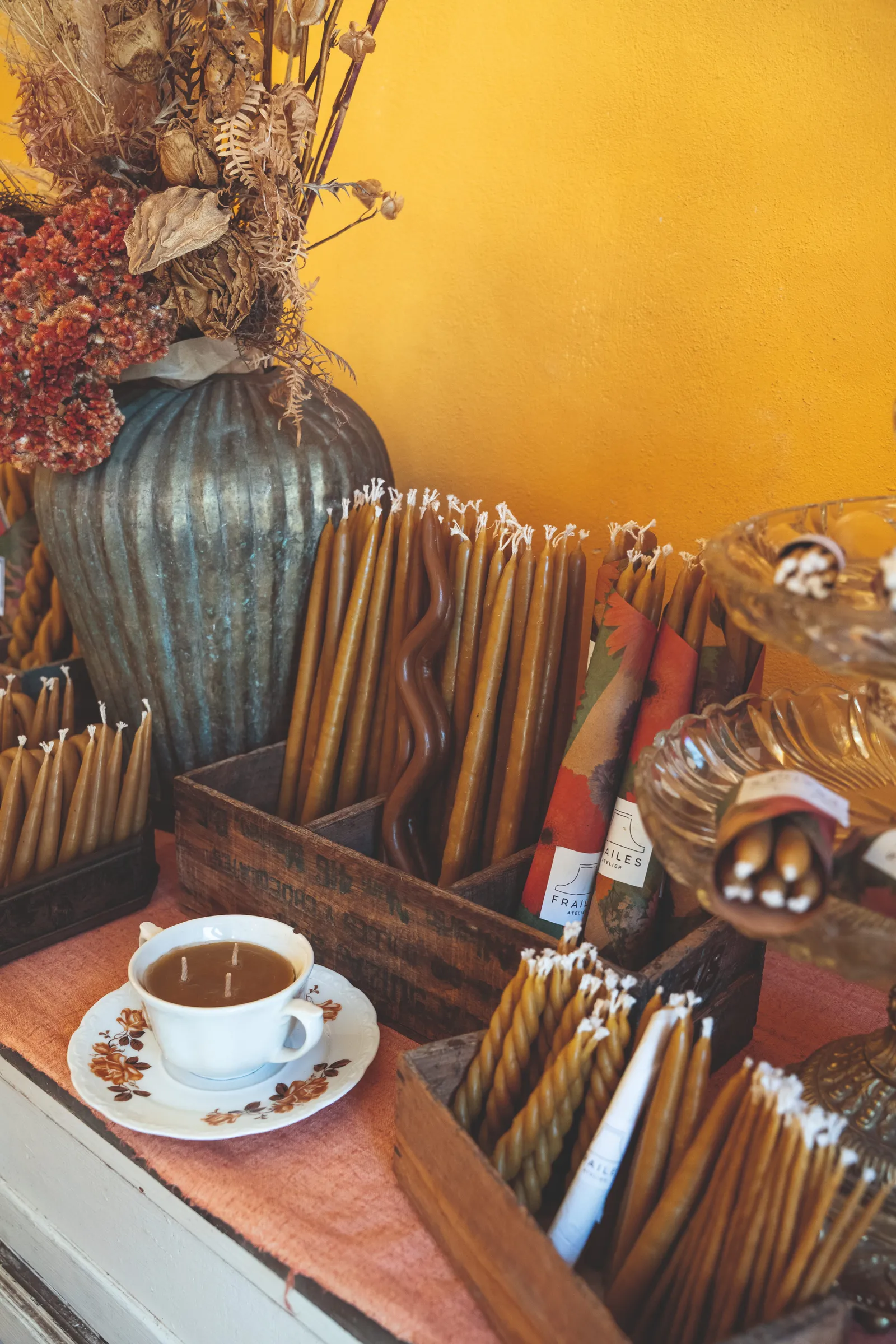 الصورة قد تحتوي على طعام برانش، مشروبات، قهوة، فنجان قهوة، خبز