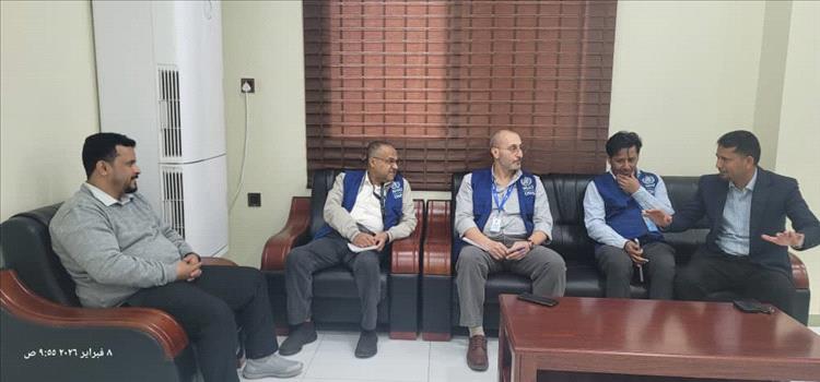 فريق من وزارة الصحة ومنظمة الصحة العالمية يزور المختبر المركزي بعدن