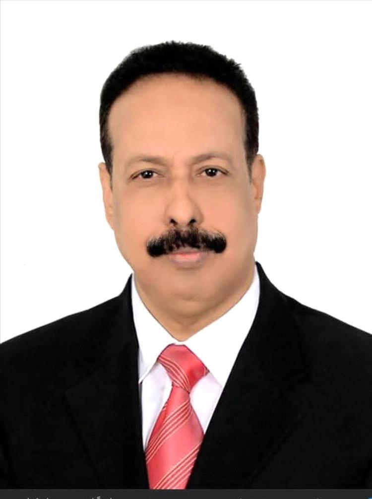 نائب رئيس صندوق صيانة الطرق والجسور يهنئ المهندس حسين العقربي بتعيينه وزيرا للأشغال في الحكومة الجديدة