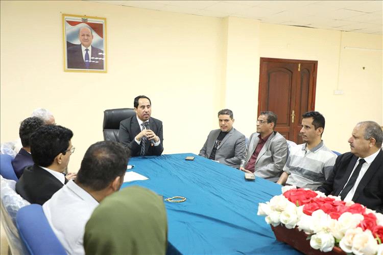 الوزير البكري يلتقي موظفي الديوان العام بعدن ويستعرض أولويات المرحلة المقبلة