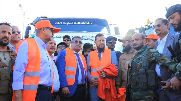 وزير الدولة محافظ عدن يدشن الحملة الشاملة للنظافة والتوعية