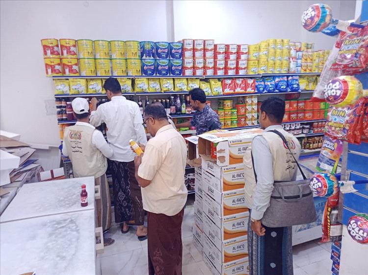 بتوجيهات مدير عام تريم… تدشين حملة رقابية شاملة على المحلات التجارية لضبط المواد المنتهية الصلاحية والأسعار