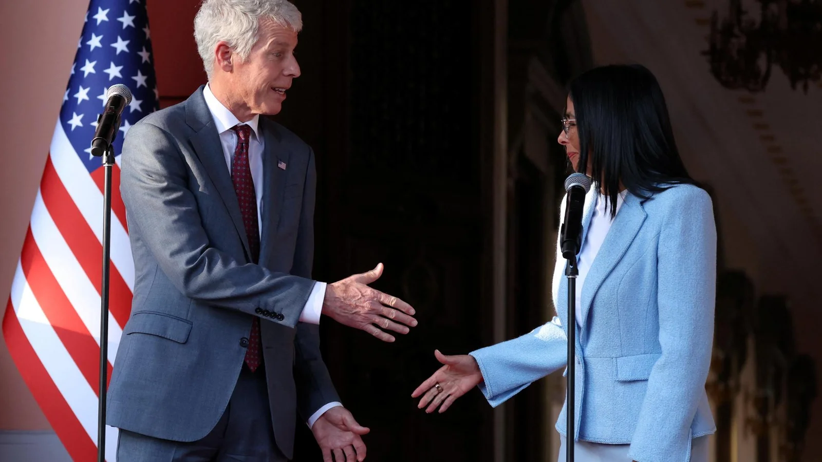 استعداداً للهيمنة الكاملة لواشنطن على نفط فنزويلا الشركات الأمريكية تسترجع