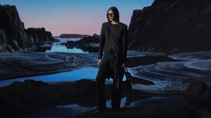 المصممة كيت بارتون تتعاون مع IBM وFiducia AI لتقديم عرض