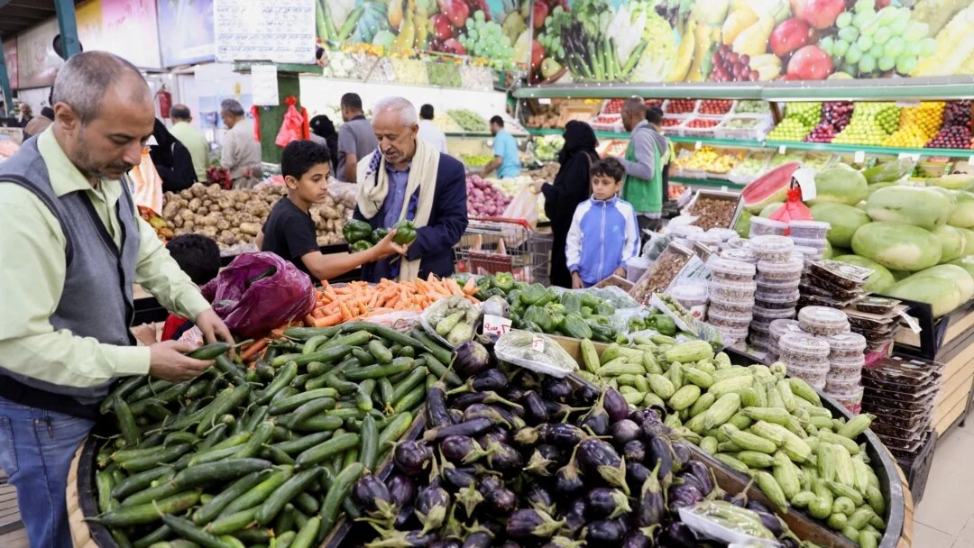 اليمن يواجه رمضان ارتفاع الأسعار في شهر الرحمة يؤثر سلباً