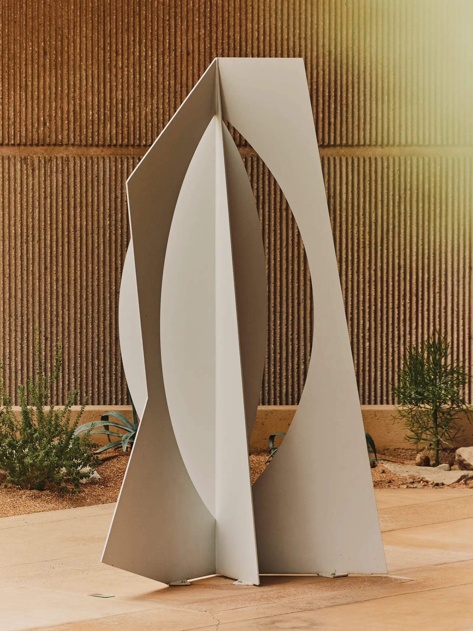 يمكن أن تحتوي الصورة على الداخل، تصميم داخلي، أثاث وفن