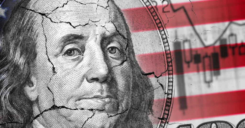 تراجع الدولار الأمريكي مخاوف من التضخم وتأثيرات على حياة الأمريكيين