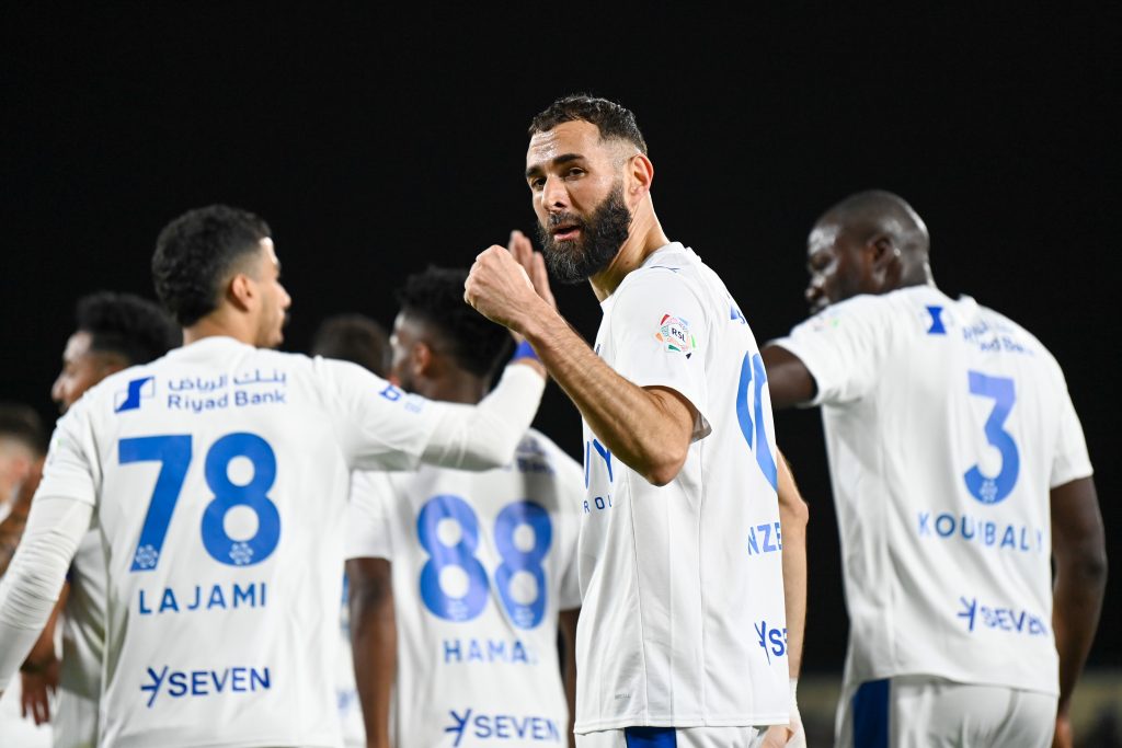 ماذا فعل لاعب الاتفاق في غرفة ملابس الهلال؟ كواليس لقاء سري مع بنزيما - 365Scores