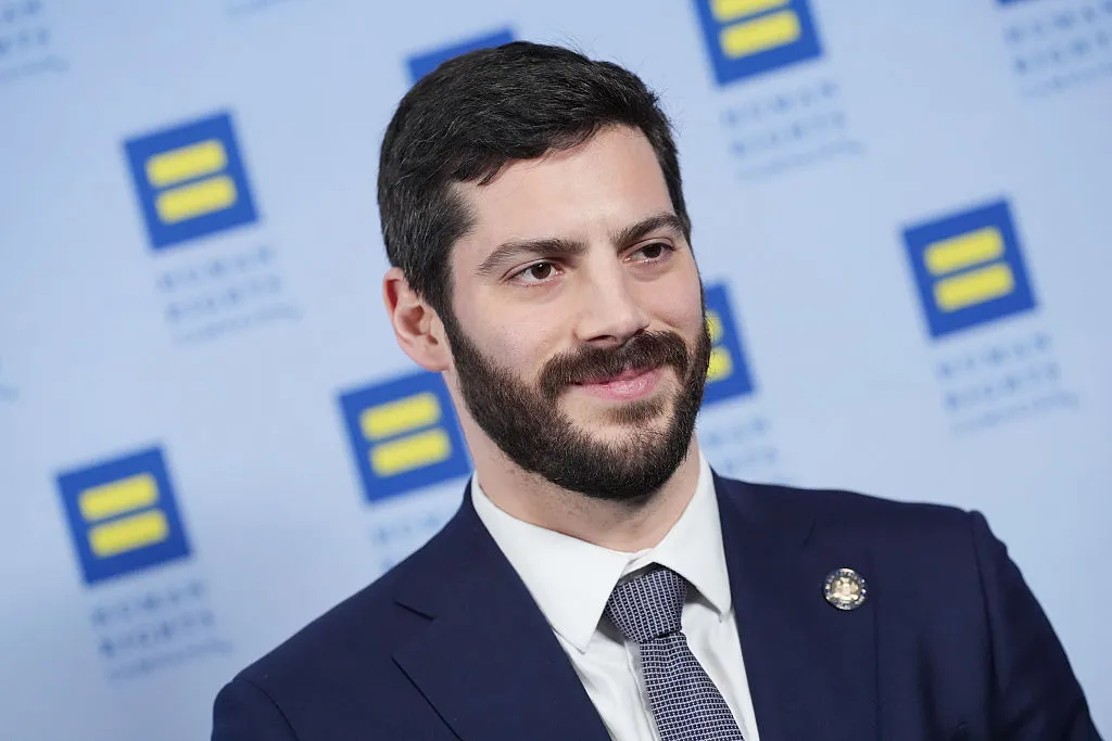 مجموعة مدعومة من أنثروبيك تدعم مرشحاً هاجمه super PAC منافس في مجال الذكاء الاصطناعي