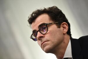 أظهرت أبحاث ميتا أن إشراف الآباء لا يساعد فعليًا في تقليل استخدام المراهقين المفرط لوسائل التواصل الاجتماعي