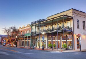 أفضل الأماكن للعيش في فلوريدا لعشاق الشواطئ ومحبي الطبيعة ومحبي التاريخ