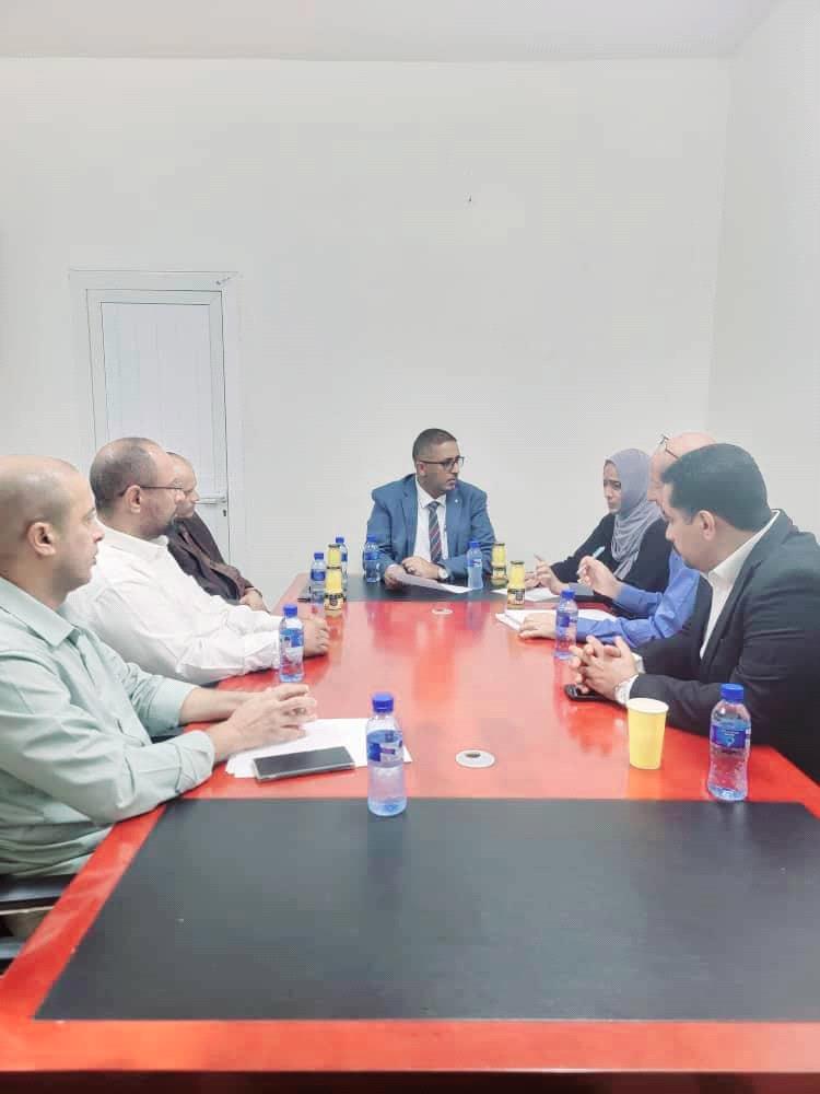 قيادة مؤسسة مطابع الكتاب المدرسي تبحث مع وزارة التخطيط مناقصة توريد ورق طباعي بتمويل كويتي