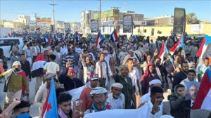 اخبار المناطق – المئات يحتجون في سيئون