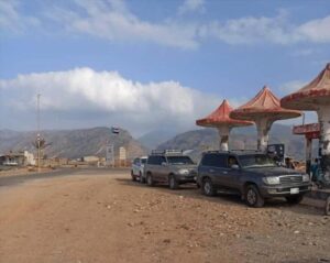 اخبار المناطق – بيع البنزين في محطات سقطرى بسلاسة تامة بسعر 25 ألف ريال للدبة