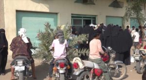 اخبار المناطق – جمعية أفران عدن الخيرية تبدأ توزيع أكثر من 2500 سلة غذائية في الحوطة وتبن بلحج