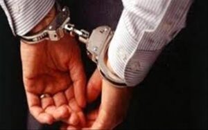 اخبار المناطق – شرطة الضالع تعتقل مشتبهًا به في حريق سيارة بمنطقة العقلة