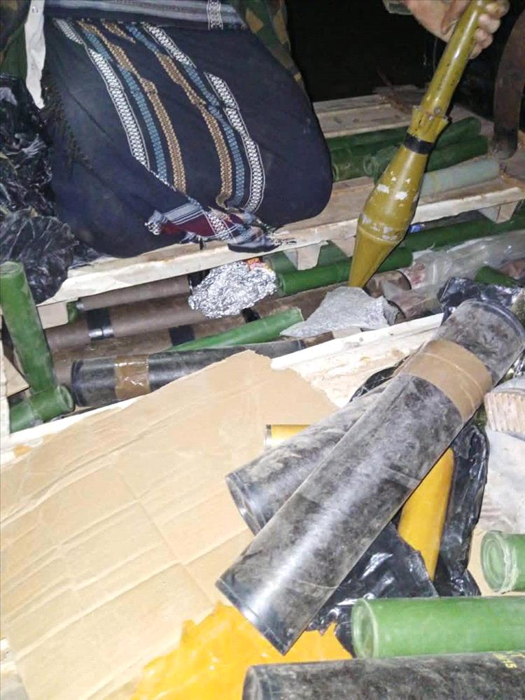 اخبار المناطق: ضبط أسلحة في ساحل حضرموت وتوزيع مساعدات غذائية في واديها