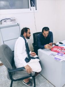 اخبار المناطق – مدير التربية في ميفعة يقوم بزيارة فرع بنك الكريمي في عزان لمتابعة إجراءات صرف المنحة