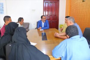 اخبار عدن – الزهري يقود اجتماعًا شاملًا لبحث حالة المياه وتنظيم توزيعها في خور.