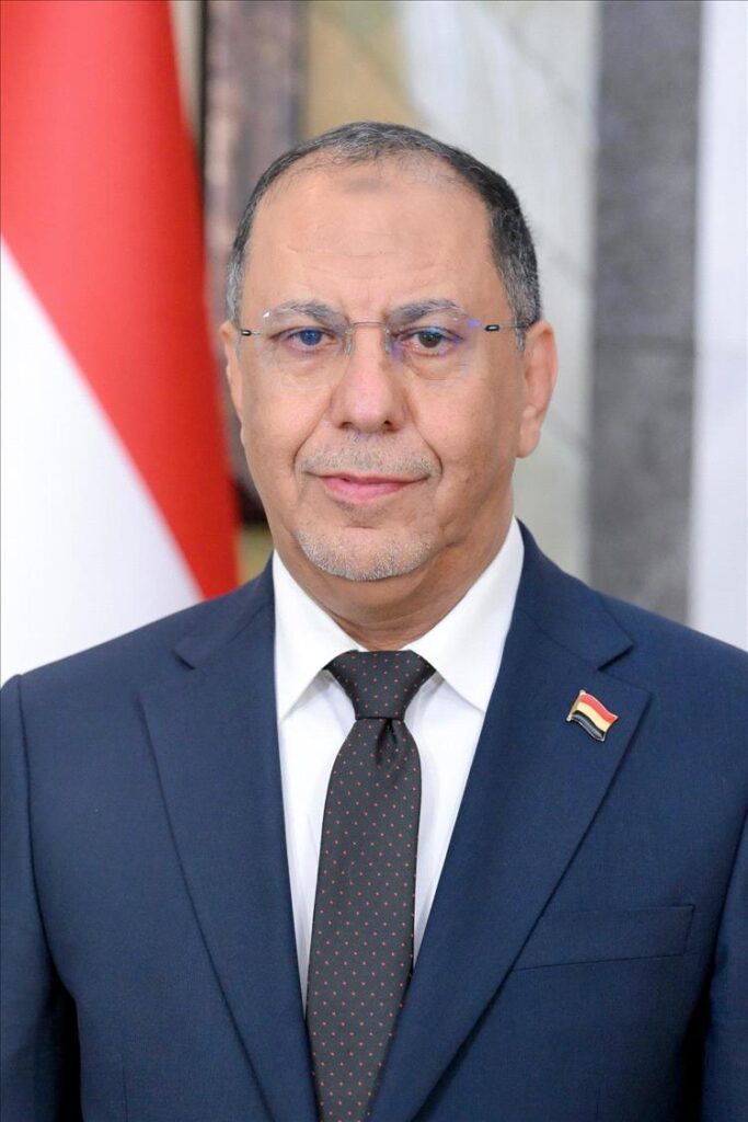 الوزير الأشول يصدر أول قراراته بعد تجديد الثقة بشطب العلامات والوكالات التجارية غير المحدثة داعياً المستثمرين للاستفادة من الفرص المتاحة