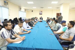 اخبار عدن: الوزير نايف البكري يجتمع لأول مرة بفريق وزارته من المطار إلى الوزارة بعد نص.