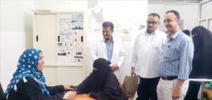 اخبار عدن – انطلاق المخيم الطبي المجاني في مديرية التواهي بحضور مسؤولين صحيين ومحليين