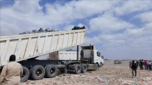 اخبار عدن – تدمير 300 طن من الكلنكر في عدن بناءً على قرار قضائي كجزء من إجراءات حماية المستهلك