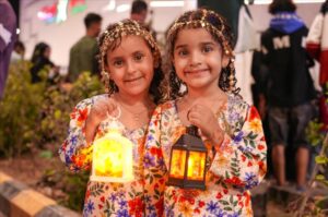 اخبار عدن – فرحة تسبق رمضان: أطفال عدن يبدعون لوحة احتفالية رائعة في ساحة عدن مول