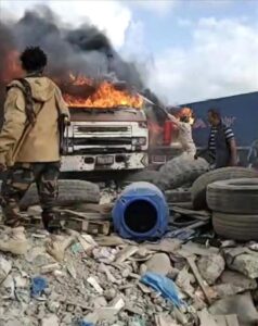 اخبار عدن – قائد شرطة المنطقة الحرة يشرح تفاصيل حريق نشب حول ميناء الحاويات في عدن