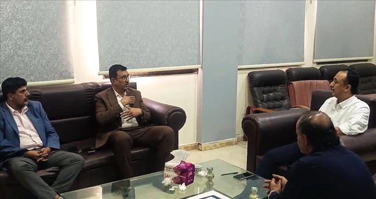 مدير عام صحة عدن يناقش مع مدير عام الخدمات الطبية بوزارة الصحة ترتيبات أفتتاح مستشفى الأورام بعدن