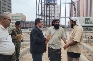 اخبار عدن – مدير عام المنصورة يزور مشروع إنشاء متنفس مثلث دوار السفينة لتقييم مستوى الإنجاز