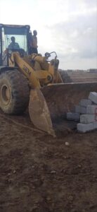 اخبار عدن – مكتب الأشغال السنةة في خورمكسر ي启动 حملة لإزالة التعديات على الأراضي الحكومية في المنطقة.