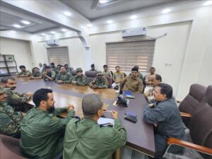 اخبار عدن – نائب مدير أمن عدن يلتقي بمشرفي نظام كاميرات المراقبة في أقسام الشرطة ويؤكد على أهمية الاستعداد.