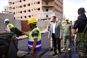 اخبار عدن – وزير الأشغال السنةة والطرق يطلق مشروع تعبيد طريق التقنية – إنماء