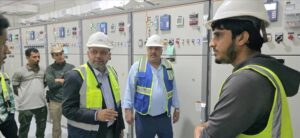 اخبار عدن – وزير الكهرباء يزور محطة الطاقة الشمسية بقدرة 120 ميجاوات ويعلن عن فقدان 8 ميجاوات ويحث على الاجتماع.