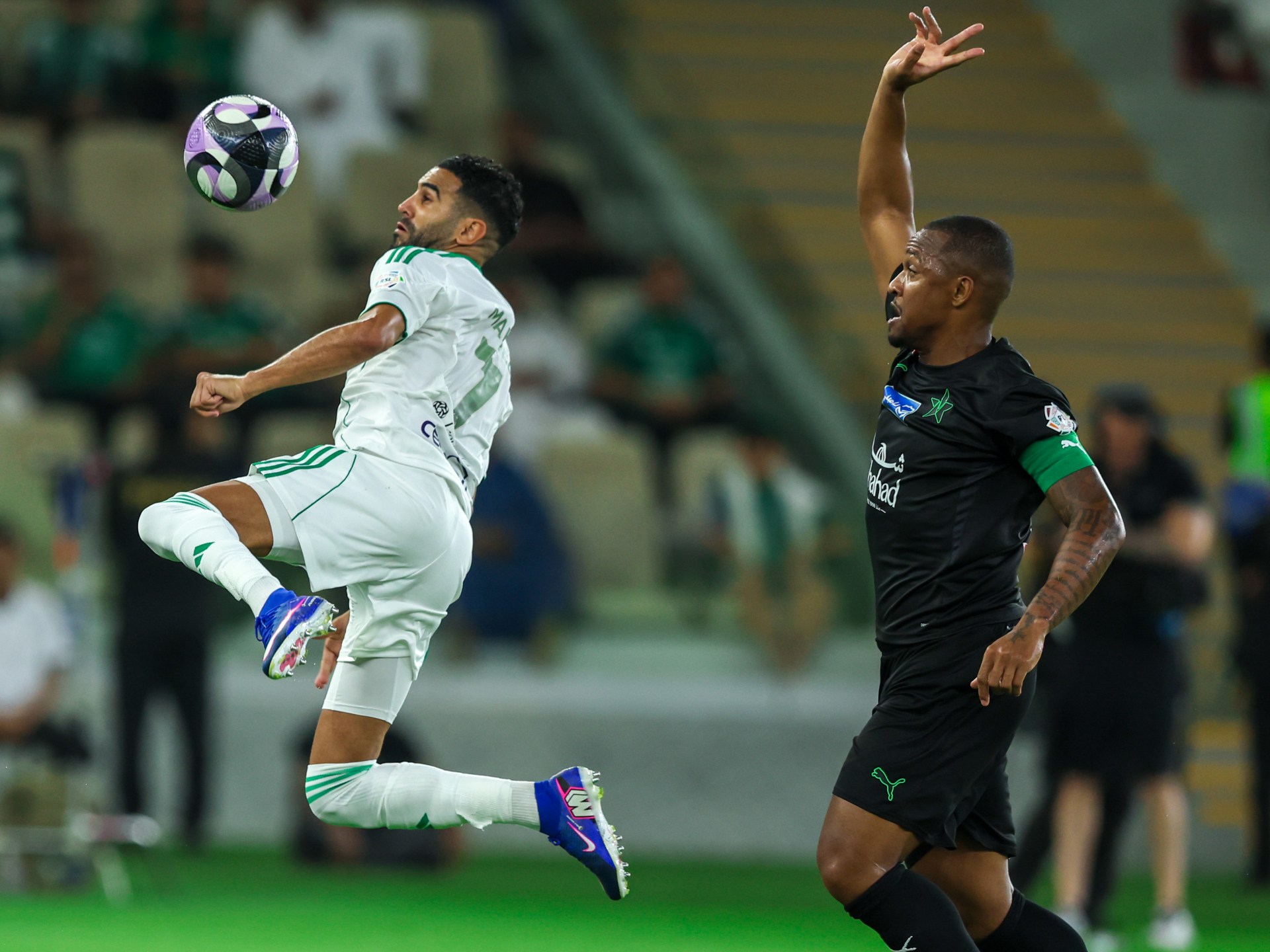 الأهلي يتفوق على النجمة بأربعة أهداف ويزيد المنافسة على قمة الدوري السعودي