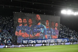 «الكلاسيكو السعودي»: بنزيمة يواجه ذكرياته… وحكم المباريات النهائية يحتل مركز الحدث