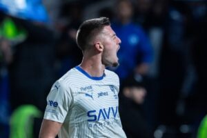 الهلال يحقق الفوز في ديربي الرياض ويعتلي صدارة دوري روشن السعودي